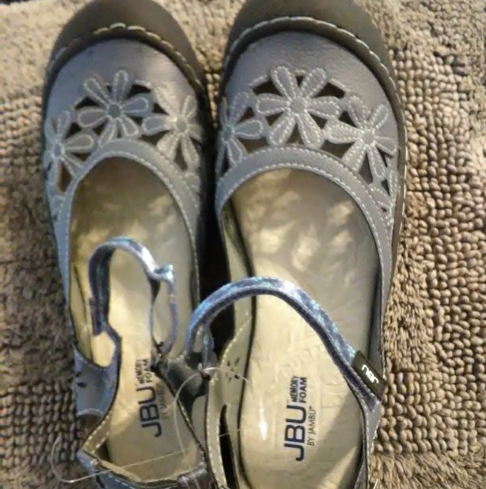 Casual flats
